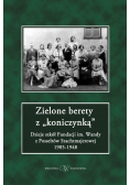 Zielone berety z koniczynką