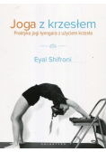 Joga z krzesłem Praktyka jogi i lyengara z użyciem krzesła