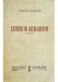 Ludzie w akwarium
